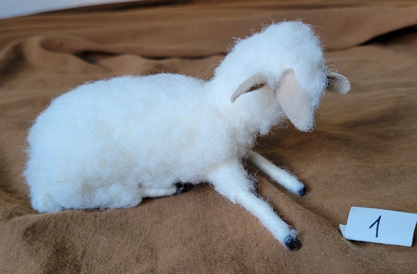 Figuren: Schwarzenberger Krippenfiguren Schaf sitzend hell N1 – Neu (gemäss Beschreibung) aus Abtwil SG von Roebi250