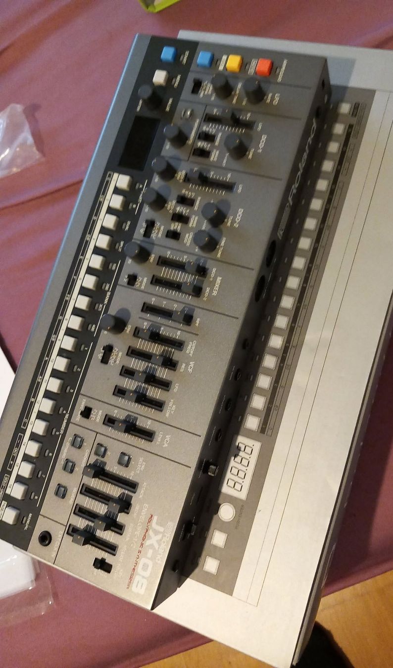 Roland Strumenti musicali: Roland Boutique JX08 mit Gratis MiniSynth – Usato da Basel venduto da Jester0