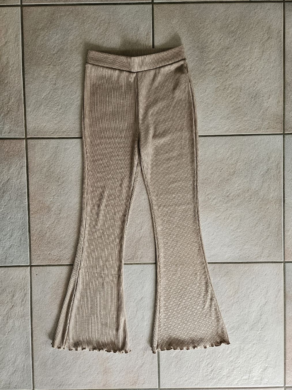 Tally Weijl Hosen: Pantalon taille 34 – Gebraucht aus Vétroz von sas_yln5