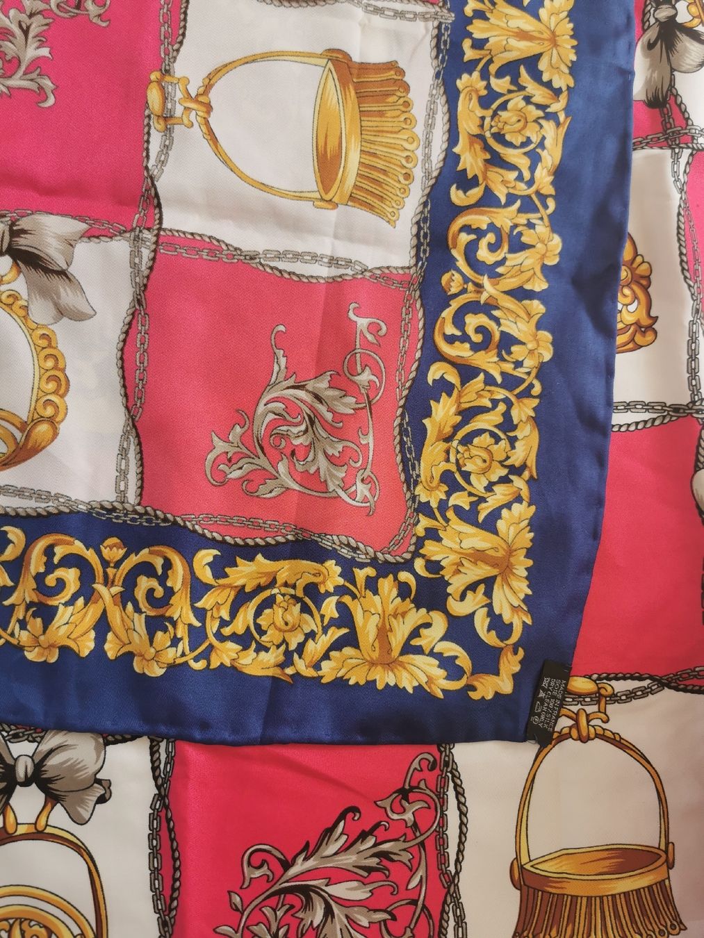 Foulard & Sciarpe: Seide Damen Schal  – Nuovo e nell'imballaggio originale da Schlieren venduto da vlalif 3