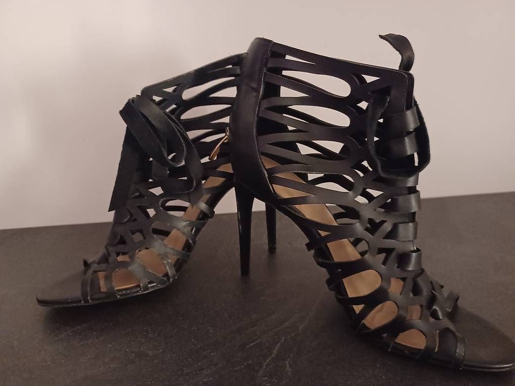 Guess Scarpe da donna: Guess Schuh – Usato da Emmenbrücke venduto da Ddagi