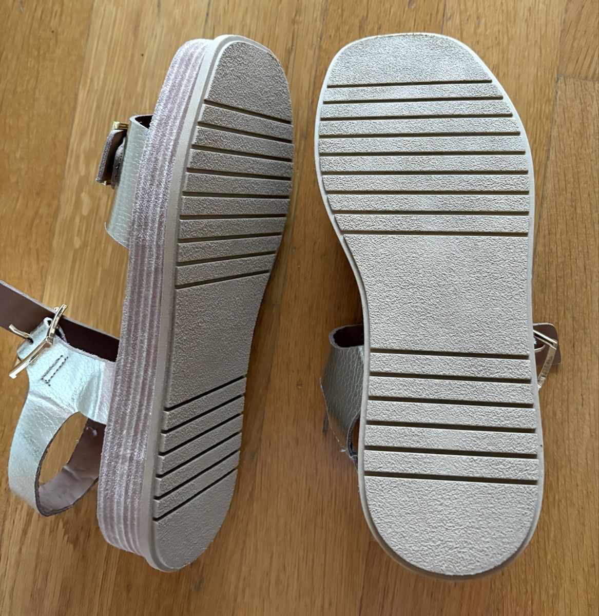 Next Scarpe da donna: Sandalen Next Gr. 38.5 – Nuovo (secondo la descrizione) da Schaffhausen venduto da ang_fp7f 1