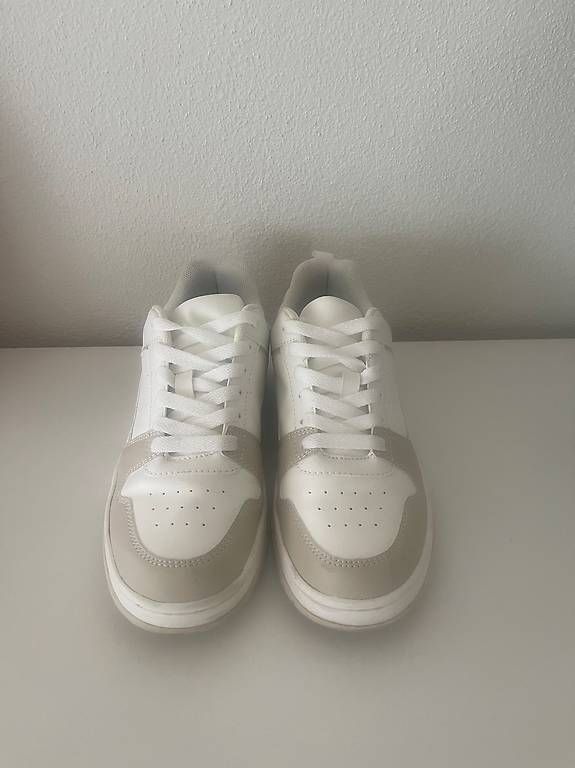 Scarpe da donna: Sneaker weiss/beige Gr. 38 Turnschuh – Usato da Reinach BL venduto da present4you 1