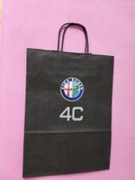 Papier Tragtasche Alfa Romeo 4C Schriftzug Alfa Romeo Logo