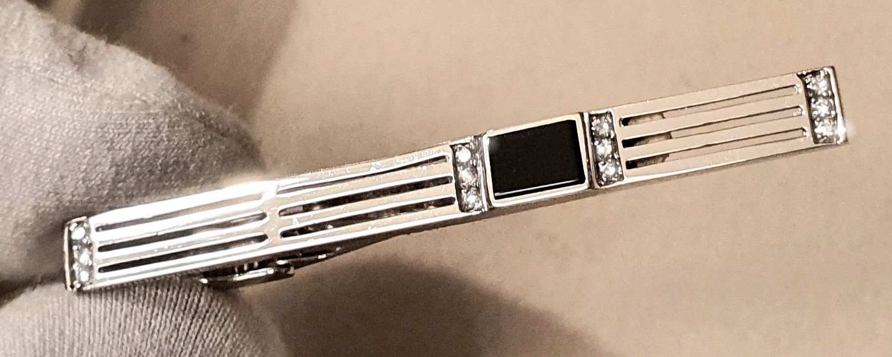 Sonstiger Schmuck: Golden Krawattenklammer mit Diamanten – Neu und originalverpackt aus Zürich von edu_kvc6