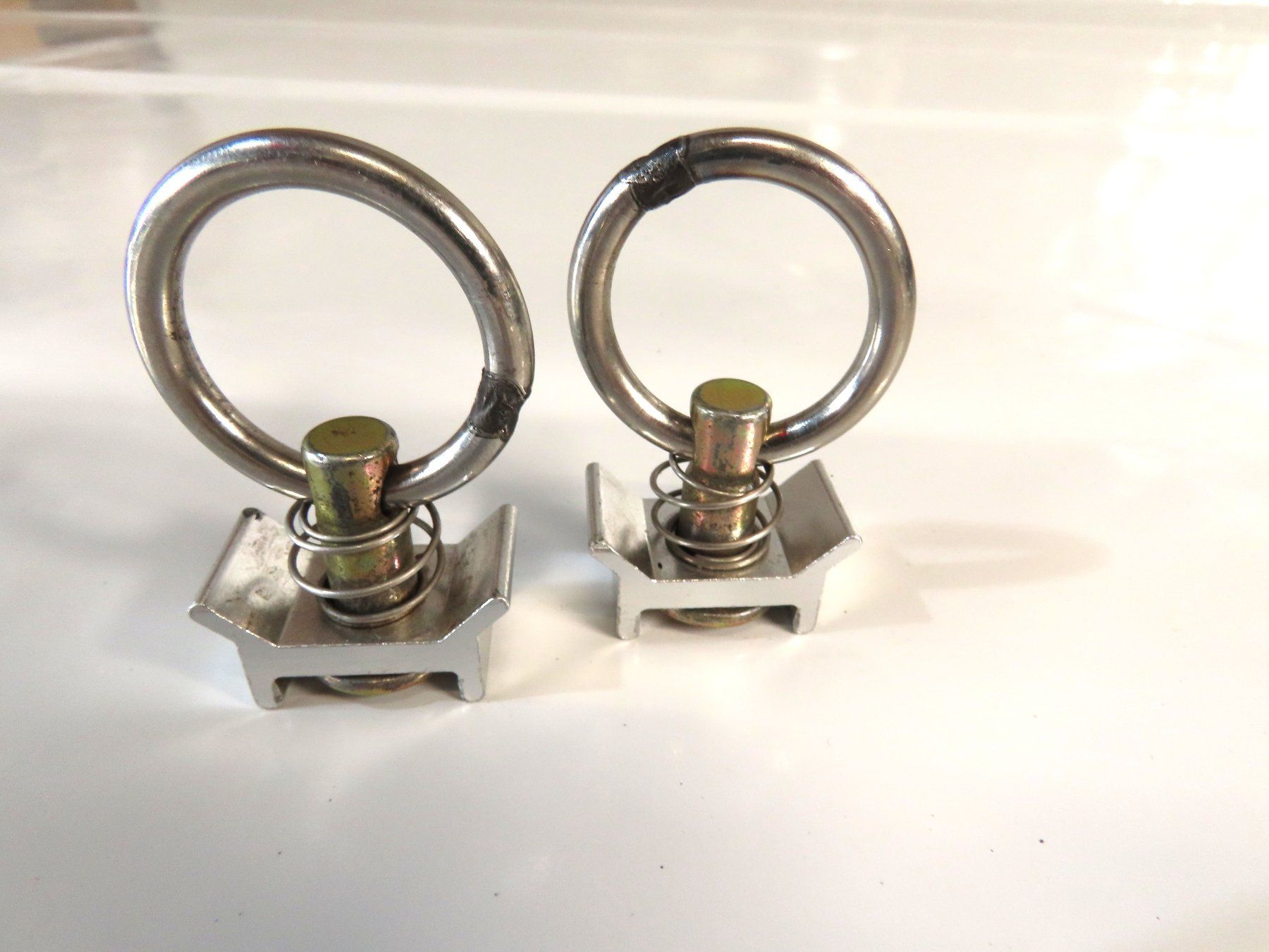 Supporti a parete: Airline-Fittings mit Ringöse – Usato da Alpnach-Dorf venduto da Hess-Automobile