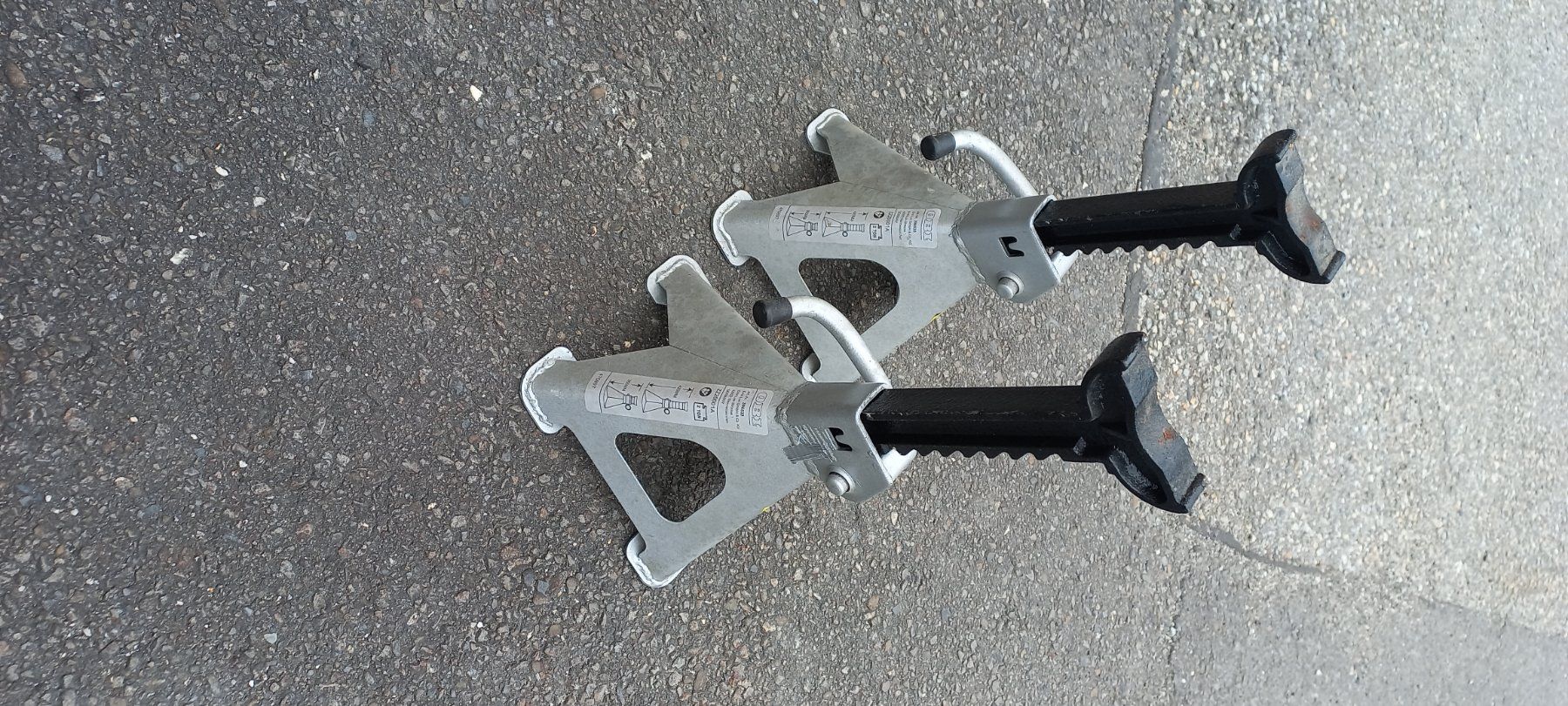 Cavalletti: Cavalletti per automobile – Usato da Biasca venduto da LorisF.