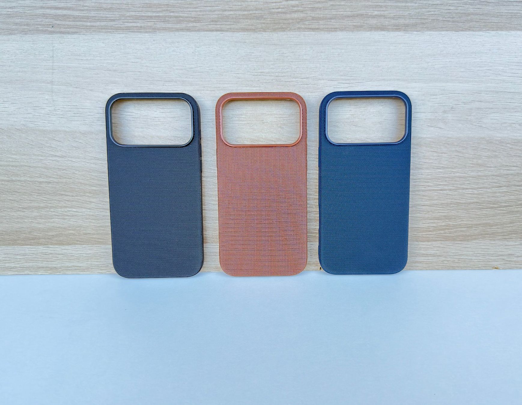 Apple Cover & Protezioni schermo: Coque iPhone 17 Pro Max Tech Woven MagSafe Luxe + Privacy – Nuovo e nell'imballaggio originale da Thônex venduto da BrYu