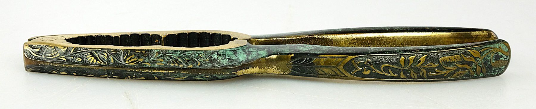 Elettrodomestici da cucina: Vintage Nussknacker aus Messing mit ziseliertem Muster! – Usato da Volketswil venduto da brockipfannenstil 2