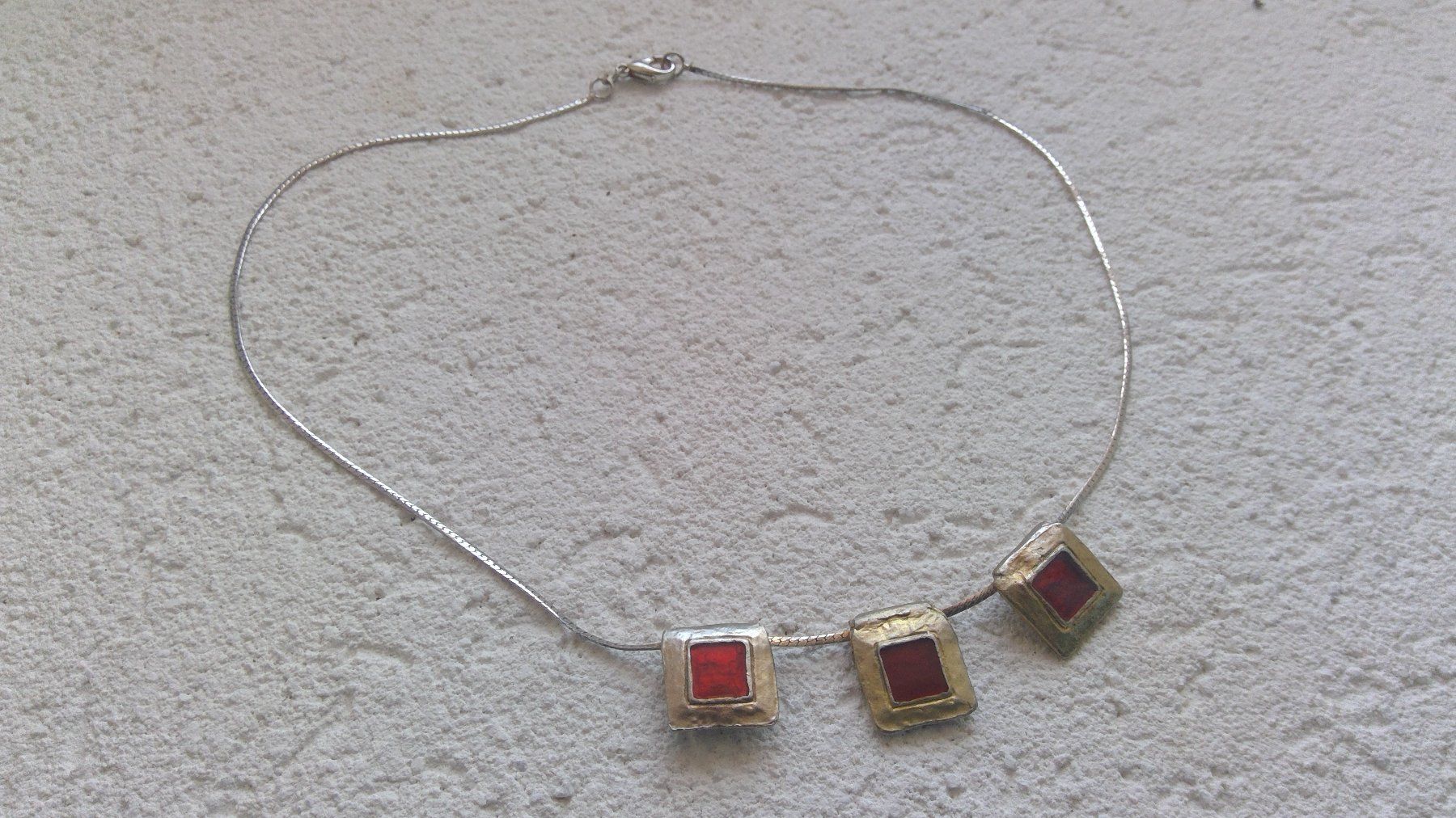 Ketten: Collier avec émaux rouges, création artisanale signé DPR – Gebraucht aus Agiez von chouchanelle