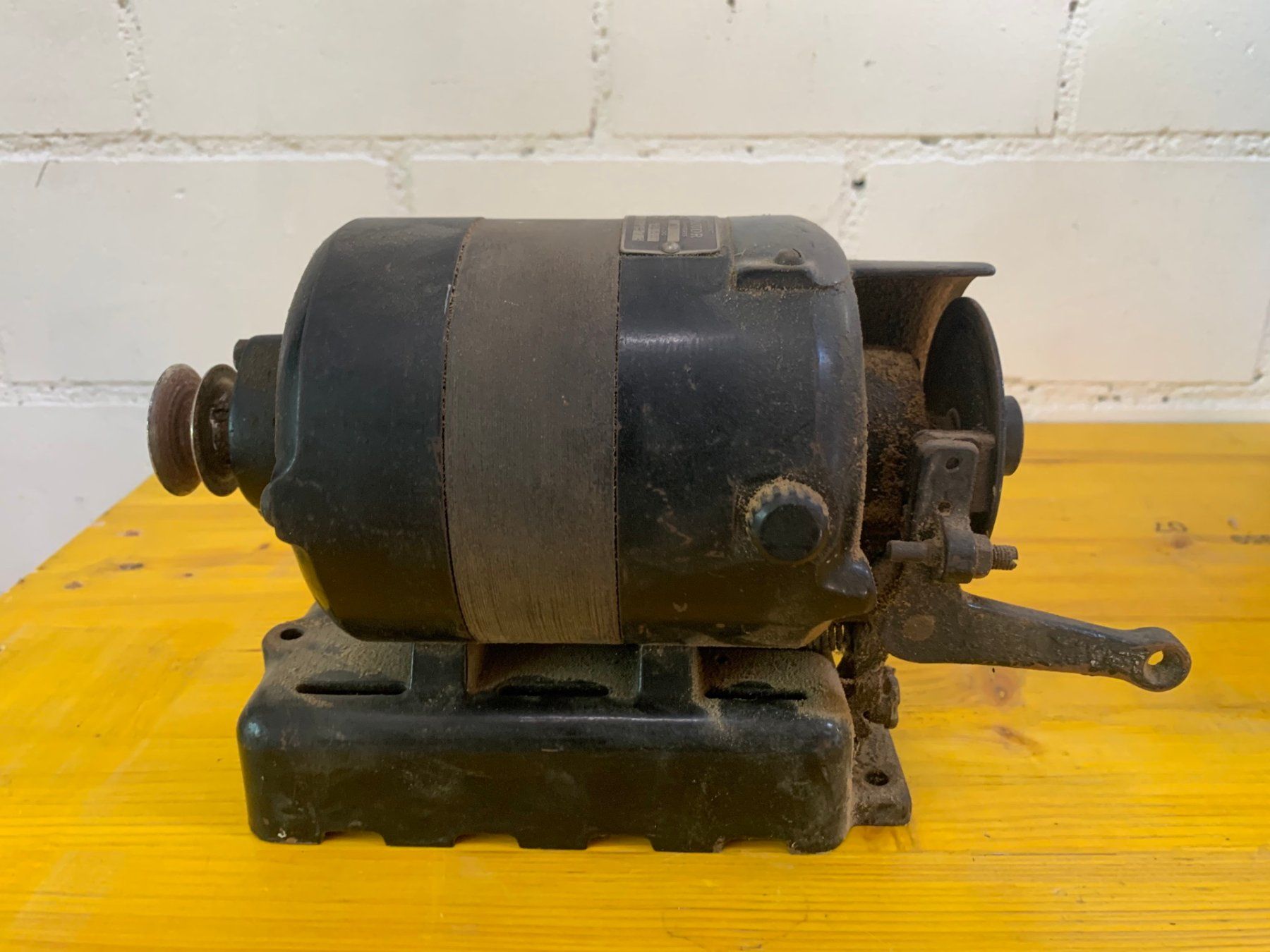 Motori: Alter Sewing Wechselstrom Elektromotor 220 Volt – Usato da Wallisellen venduto da zappenduster 4