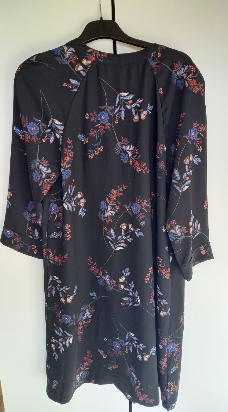 Kleider: Lot de 6 Robes + une Jacket Taille 44 – Gebraucht aus Tramelan von Belleza82 7