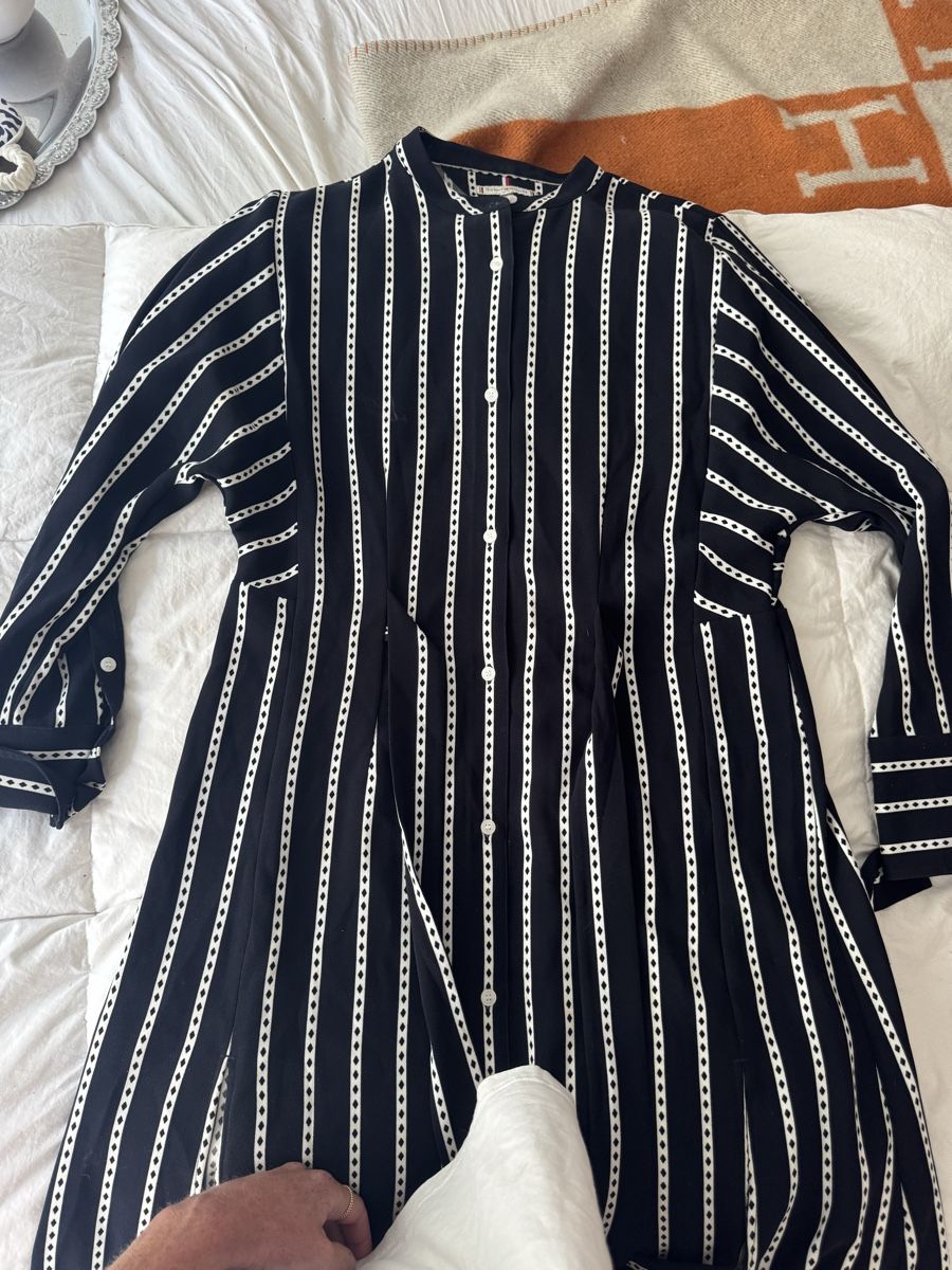 Tommy Hilfiger Vestiti: Tommy Hilfiger robe rayée, taille 40, comme neuve ! – Usato da Genève venduto da lejardindesvetements