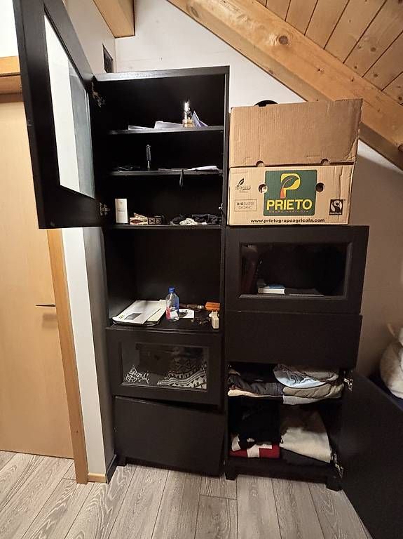 Armoires: Schrank / Kasten – D'occasion à Unteriberg par wg52 1