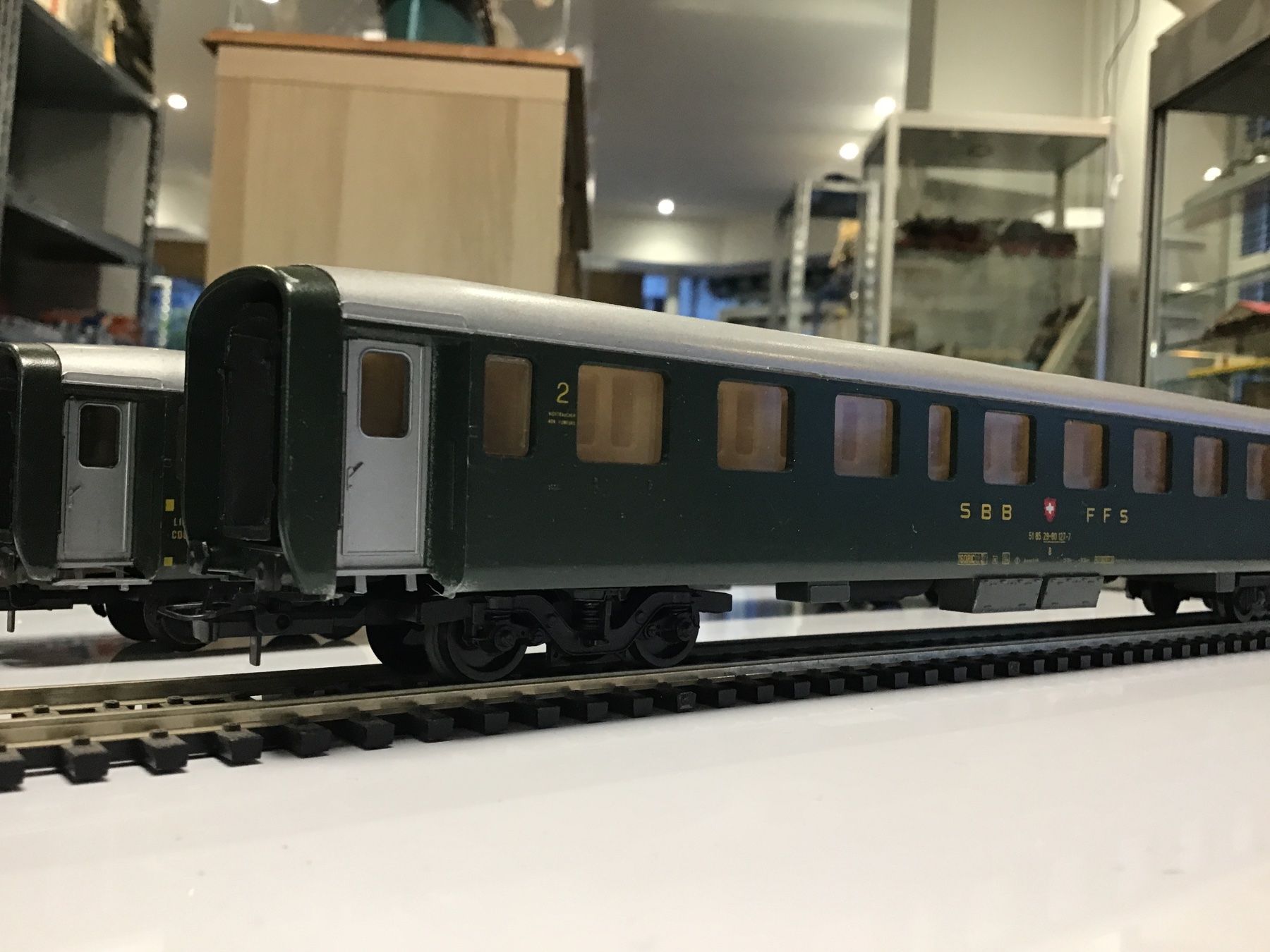 Lima Modellini di ferrovie: SBB LIMA H0 2X PERSONENWAGEN – Usato da Männedorf venduto da Modell-Spezialisten 2