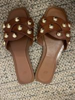 H&M Sandalen Pantolette Braun Gold Nietendetails Gr. 37 