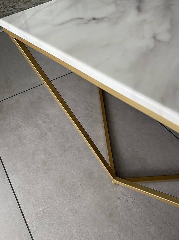 Tavoli: Eleganter Couchtisch in Marmor & Gold – Usato da Lengnau BE venduto da aya_2tvj