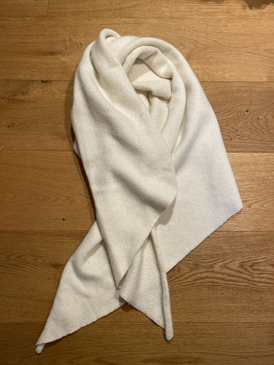 Zara Foulards & écharpes: weisser Schal – Neuf (Voir description) à Wetzikon ZH par purple_44