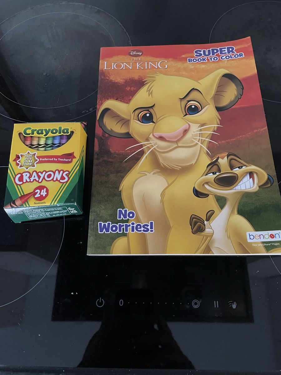 Libri: Lion King Coloring Book Crayons Set – Nuovo e nell'imballaggio originale da Buttikon SZ venduto da trzurigo