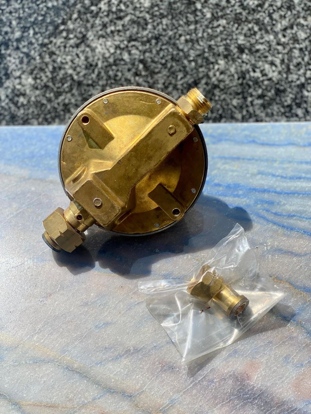Radiatori: Druckminderer für Gasflaschen – Nuovo e nell'imballaggio originale da Dietikon venduto da ura_5yfp 1