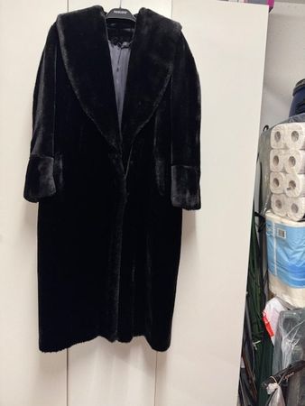 Pelzmantel aus, Kunstoffpelz