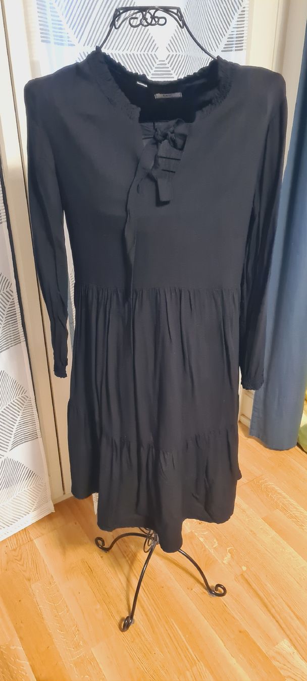 Vestiti: kleid gr 40 – Nuovo (secondo la descrizione) da zürich venduto da janjaz