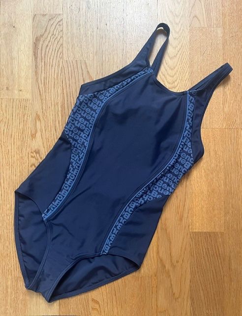 Bench Costumi da bagno & Bikini: Badeanzug / Badekleid marine von Bench – Usato da Steinmaur venduto da Dyleila