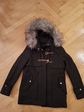 Kurzmantel in dunklem olivgrün von Zara Grösse S