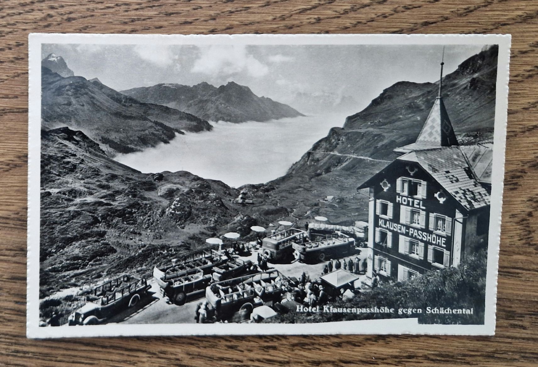 Cartoline postali: Hotel Klausenpasshöhe, Oldtimer 1947 – Usato da Ebikon venduto da Donar50