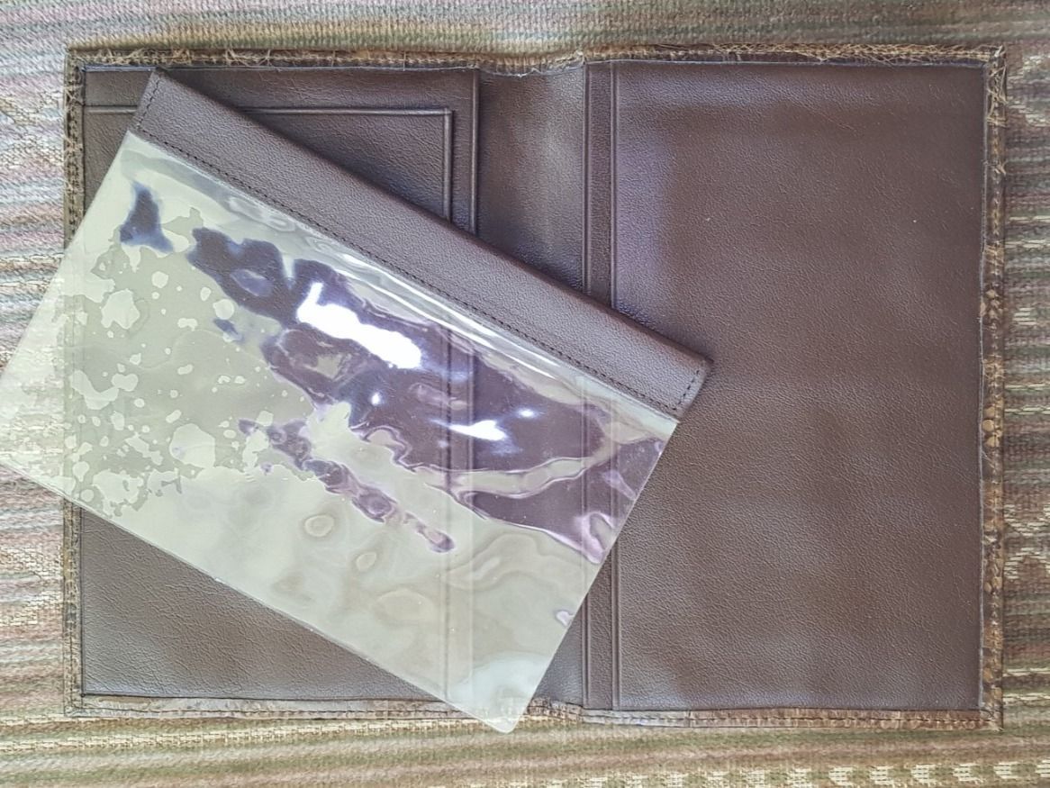 Altro in  Abbigliamento & Accessori: Passportfolder Dokumentenmappe Krokoleder 1950er – Nuovo (secondo la descrizione) da Mörschwil venduto da wunderkiste44 9