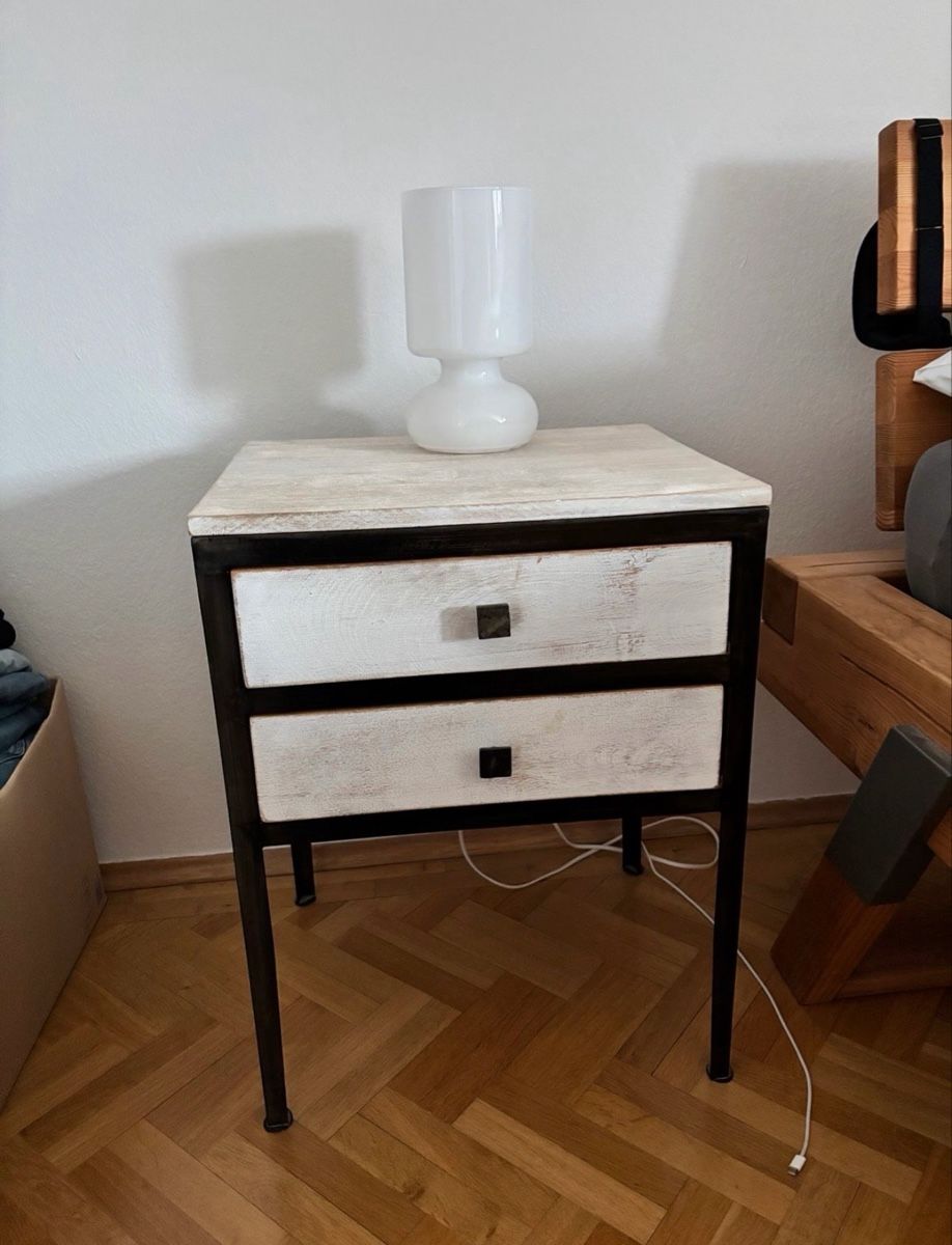 Tables de nuit: Nachttisch Holz/ Metall mit  – D'occasion à Zürich par val_5xpm