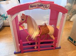 Barbie Pferdestall mit Pferd und Sattel