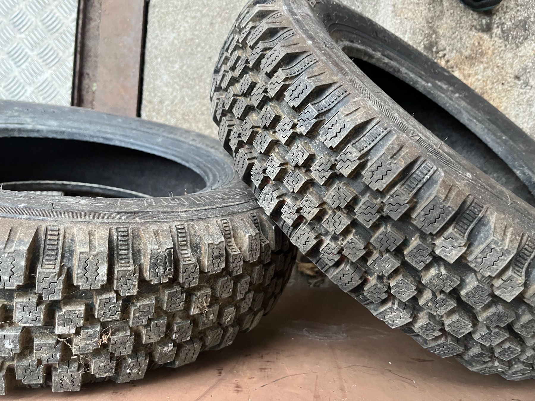 Pneumatici & Ruote complete: Autoreifen Paar Ohtsu Studlees tolles Profil Newoldstock – Usato da bretzwil venduto da nightflasher 5