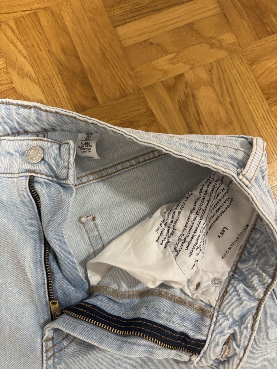 H&M Jeans: Hellblaue Jeans Gr. 36/38 mit Rissen H&M – Usato da Tann venduto da Dina.q 2