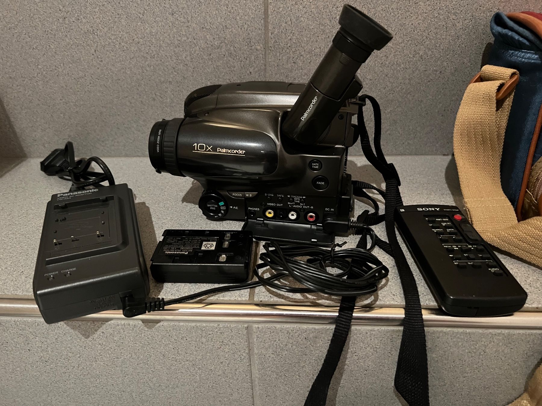 Panasonic Camcorder: Panasonic Camcorder NV-S65 mit Tragetasche – Gebraucht aus Schongau von Retro_Shop