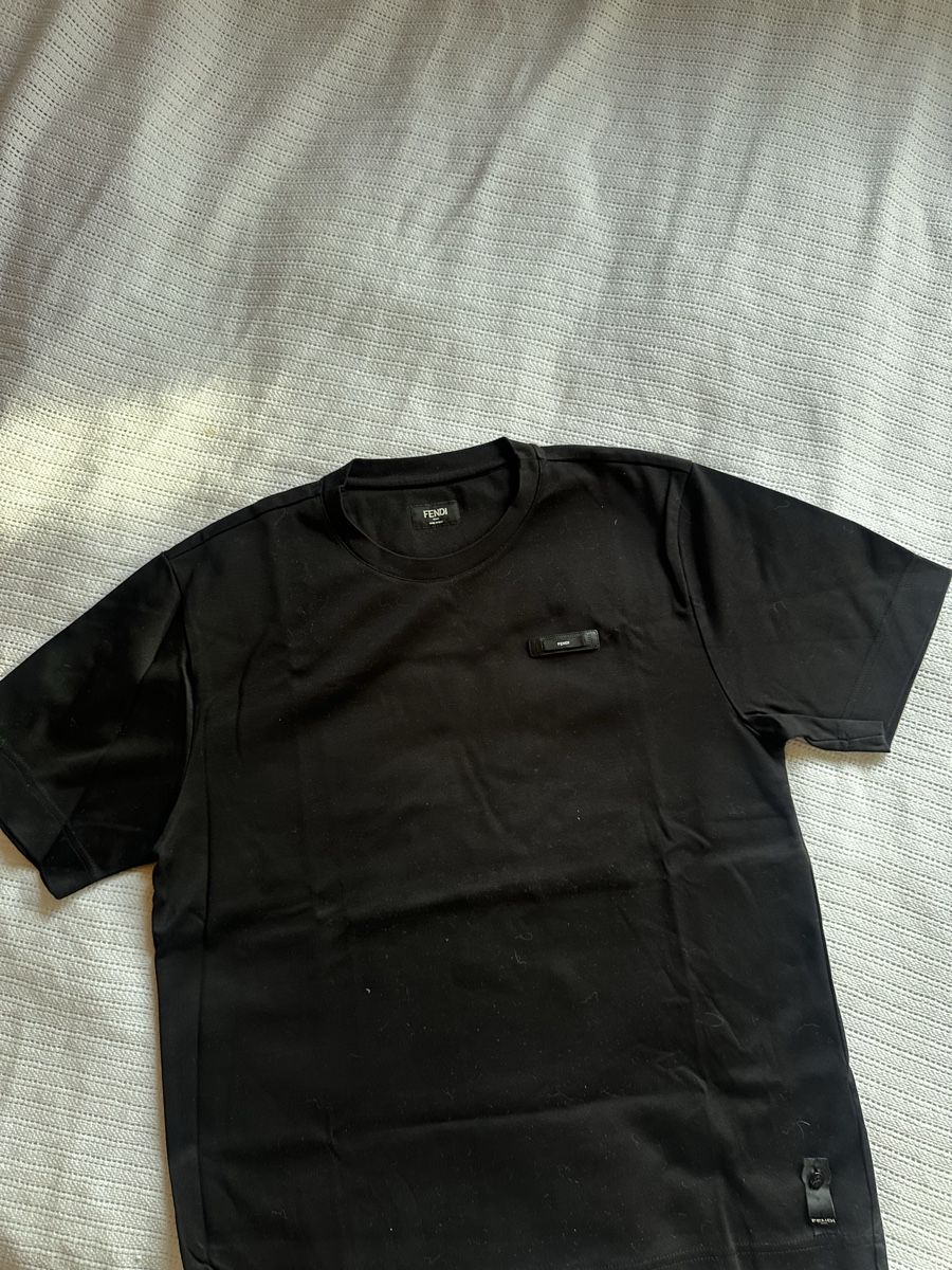 Fendi T-shirt: Fendi T-Shirt – Nuovo (secondo la descrizione) da Vaduz venduto da whitepalmtree 1