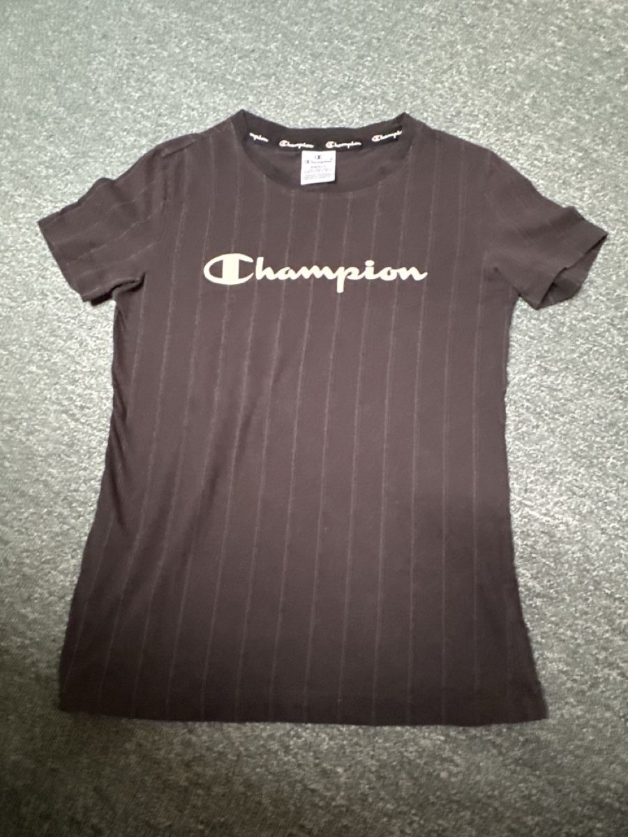 Champion Blusen, T-Shirts & Tops: Champion Tshirt Gr 164 – Gebraucht aus Baltschieder von YmroBe