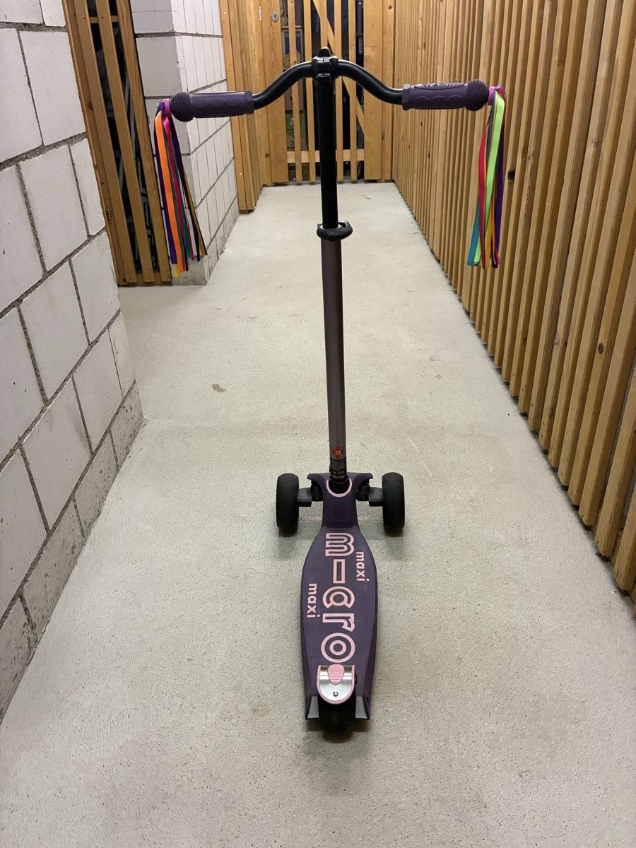 Micro Kickboard: Micro Maxi Roller violett mit Lenkerbändern gebraucht – D'occasion à Münchwilen TG par Gkc83 2