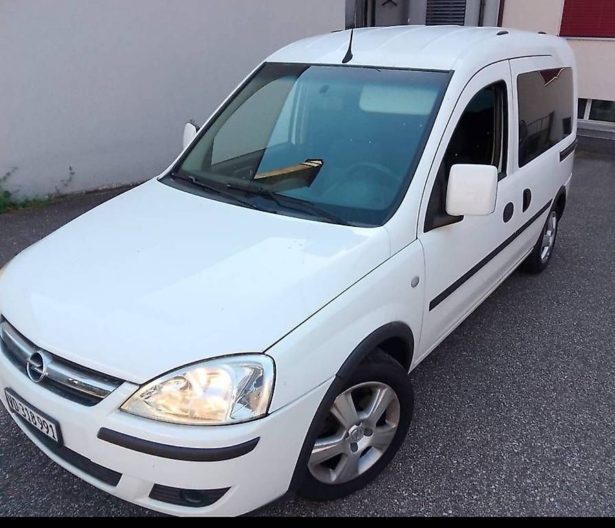 Autos: Opel Combo 1.6 CNG  – D'occasion à Mägenwil par arnyek