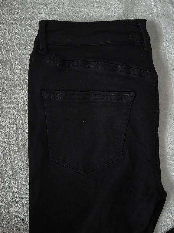 Vero Moda Jeans: Vero Moda schwarze Skinny Jeans – Usato da Wettingen venduto da smilee1 2