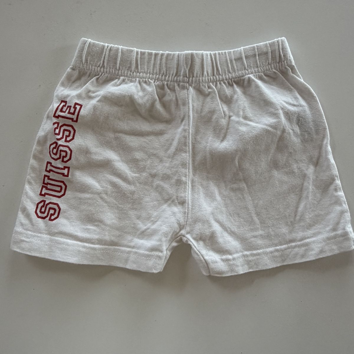 Pantaloni: Kurze Hose "SUISSE" Gr. 74-80 – Usato da Teufen AR venduto da Maleaa