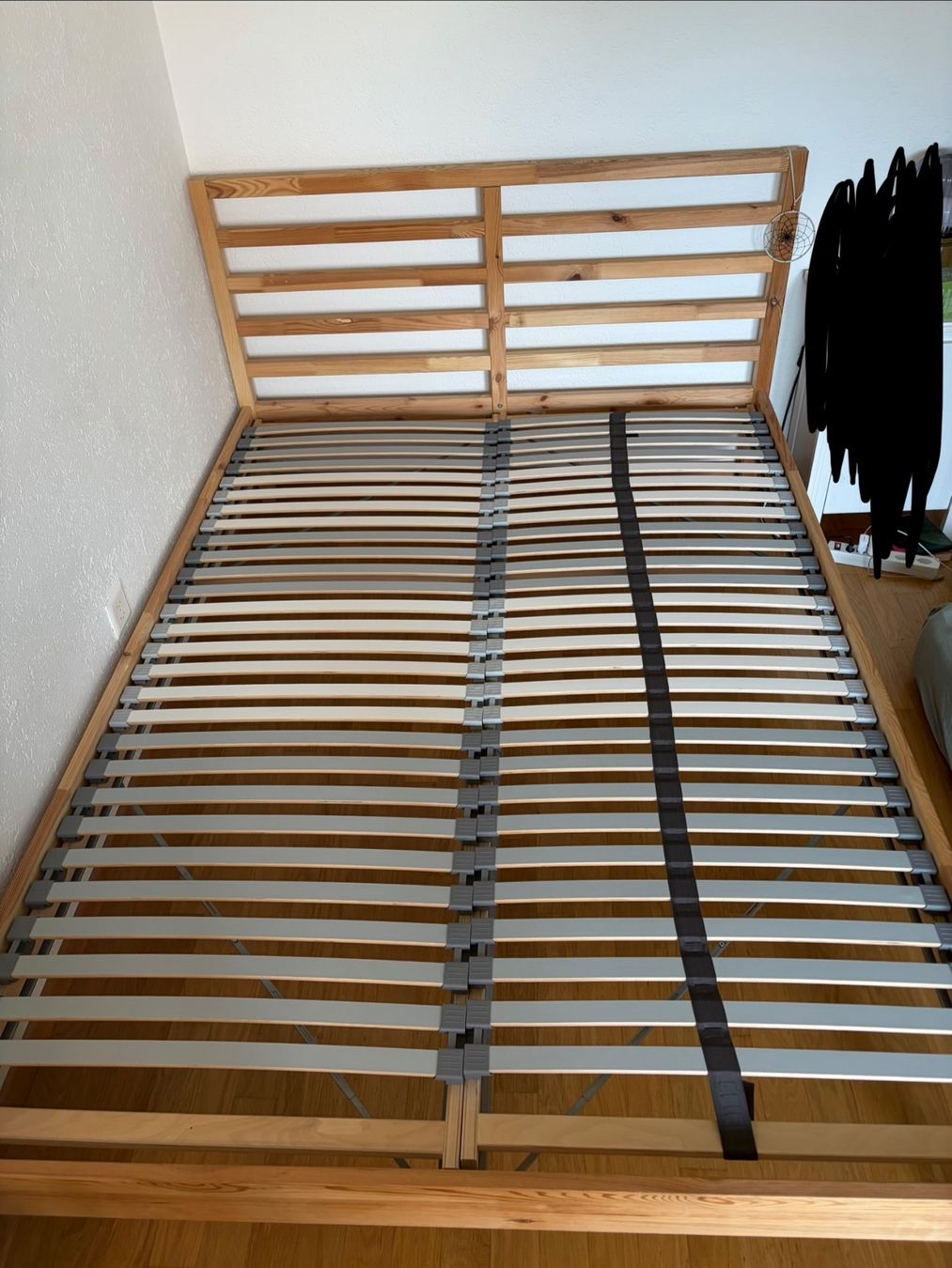 Betten: IKEA TARVA Bettgestell mit Lattenrost – Gebraucht aus Bern von LivHost 2
