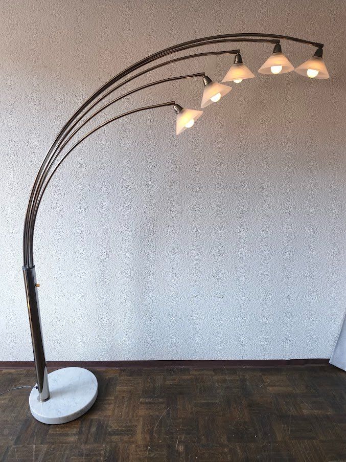 Lampes: Design Klassiker La Lampada Bogenlampe mit 5 Spots dimmbar – D'occasion à Toffen par Immo-Erben 2