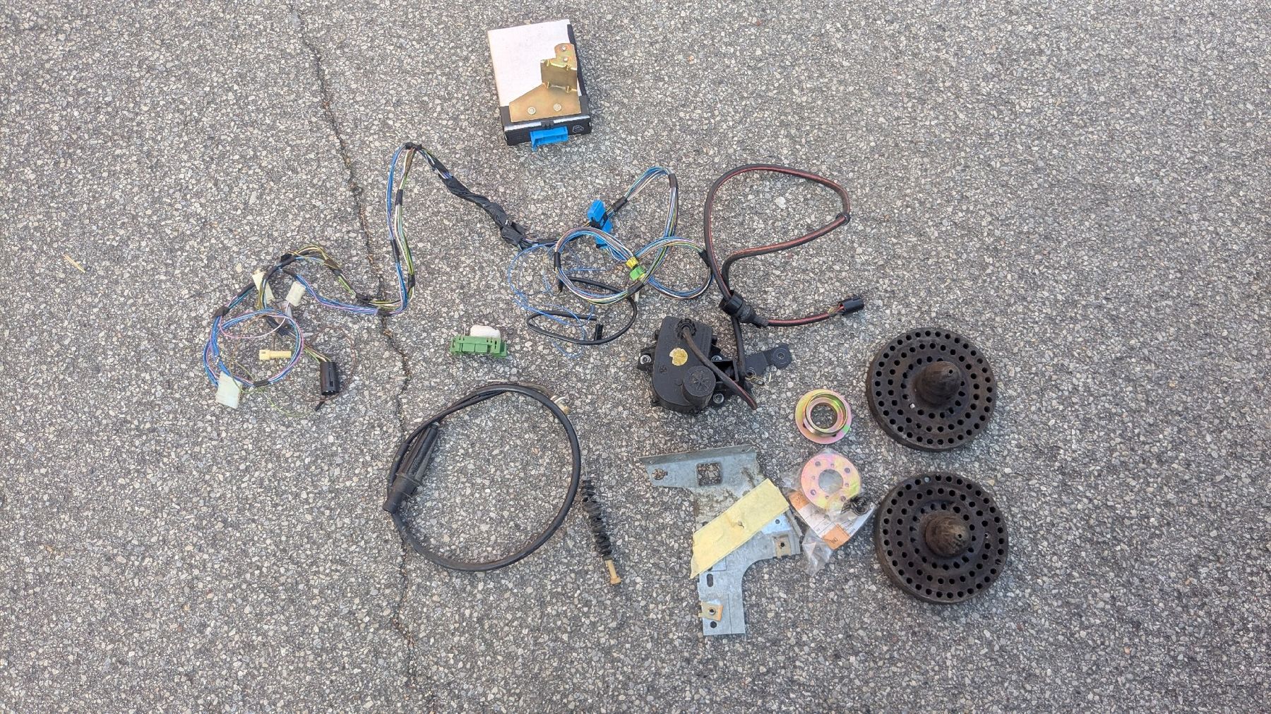 BMW Tutti pezzi di ricambio auto: Bmw e30 Ersatzteile/tempomat/sonstige – Difettoso da Sementina venduto da micheluccionep 1