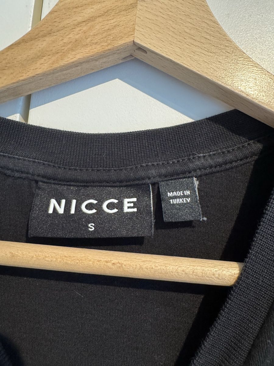 T-shirt: T-shirt NICCE - Taille S oversized – Usato da Genève venduto da sar_852v 2