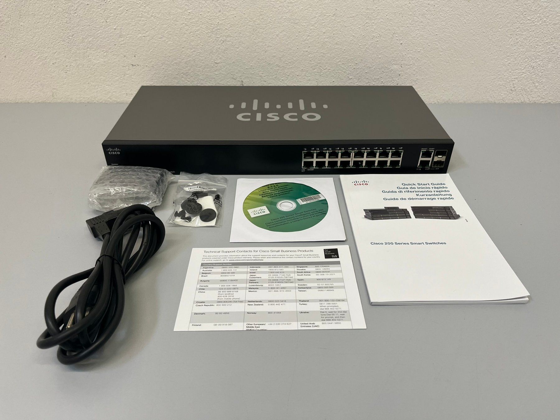Cisco Hub & Switch: Cisco SG200-18 Netzwerk Switch – Usato da Hochdorf venduto da av-electronics