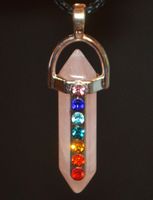 Halskette D-918 – Säule Rosa Quarz 7 Chakra