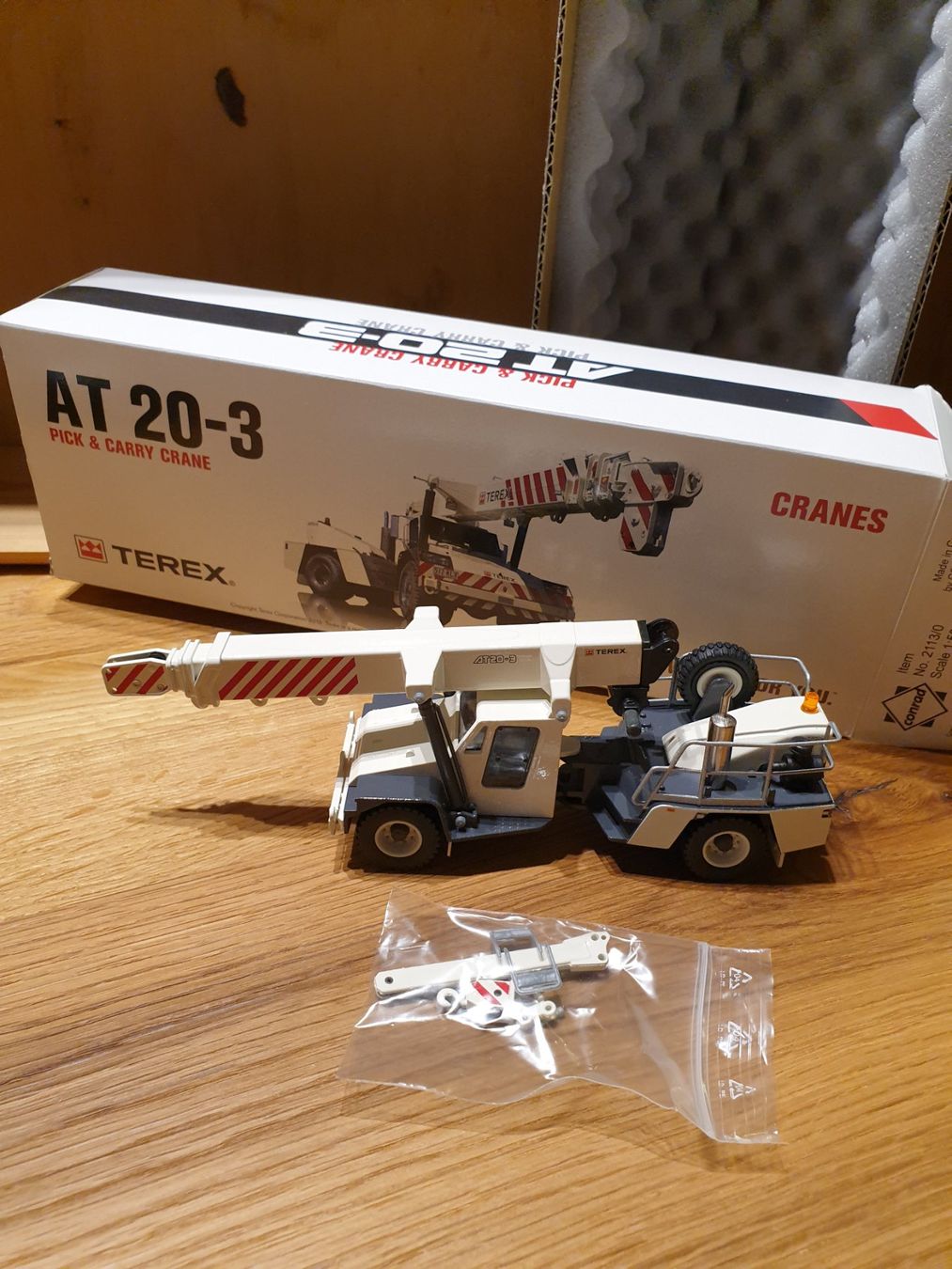 Conrad Modellbausätze & Standmodelle: Terex AT20-3 Neu OVP – Neu und originalverpackt aus Baar von Liebherrbagger