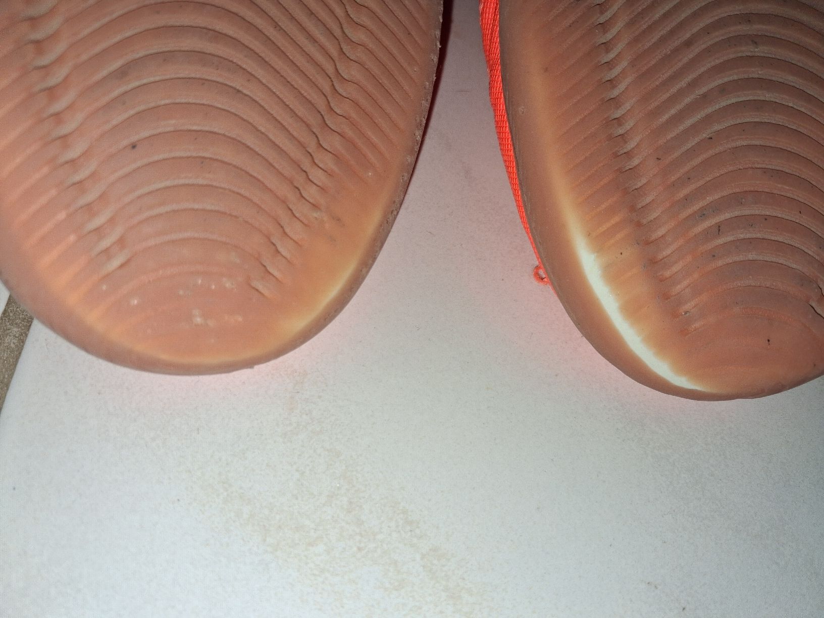 Scarpe per ragazzi: Kangaroos Schuhe, Gr. 33, Orange, Hallenschuhe – Usato da Weiach venduto da Musikmaengu 2