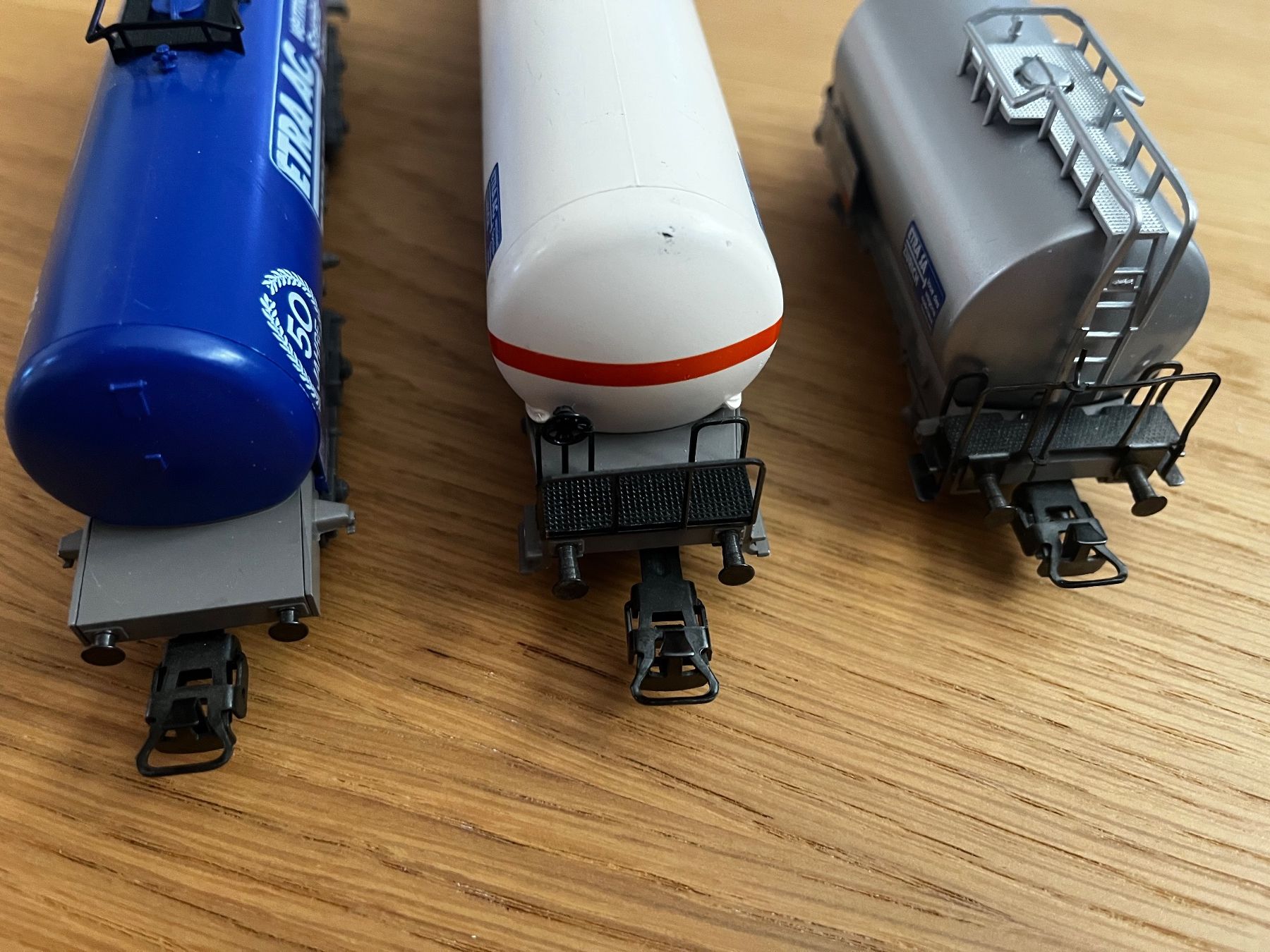 Märklin Modellini di ferrovie: Marklin ETRA 4787 SBB Kesselwagen-Set – Usato da Mollis venduto da zurichakos 5